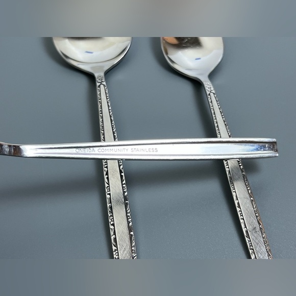 Oneida Community Via Roma Stainless Flatware 4pcs 3 Soup Spoons 1 Teaspoon - Picture 4 of 9